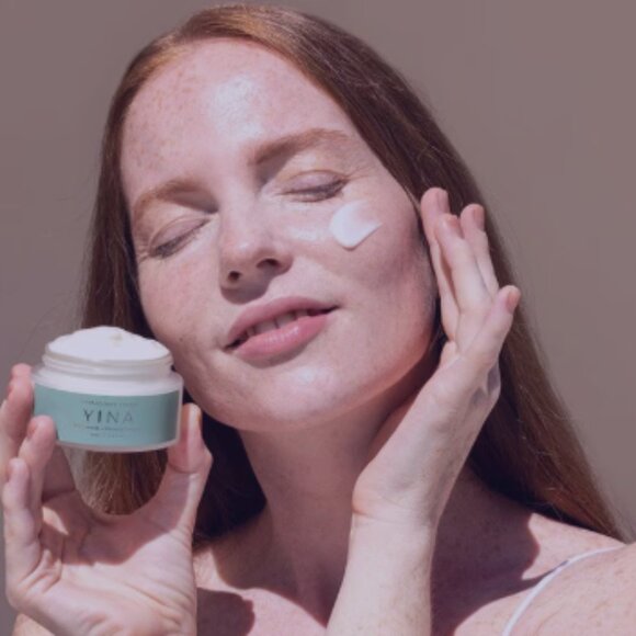 YINA Hydracloud Cream 1.6 fl oz - Reduces inflammation = Visibly energizes skin - Picture 3 of 3